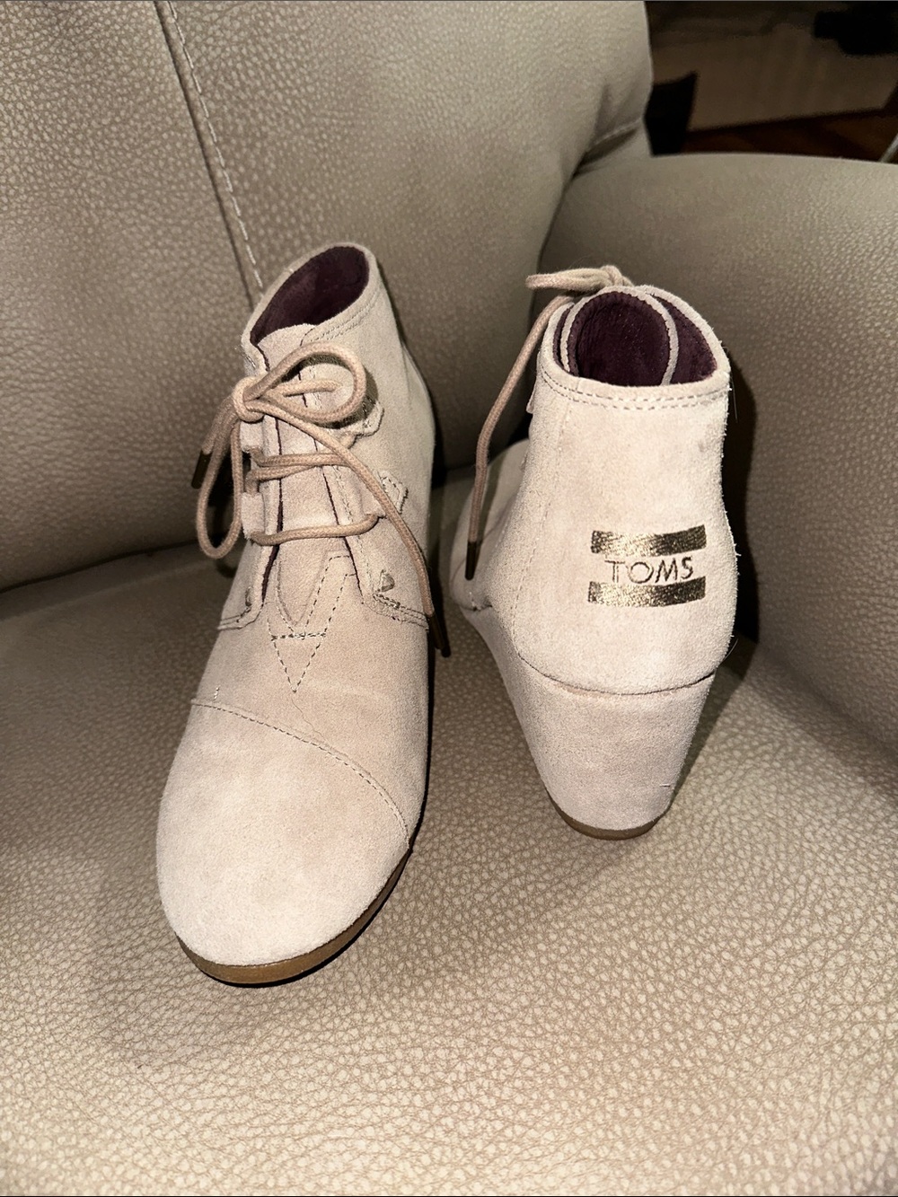 TOMS beige suede lace up bootie Sz 9